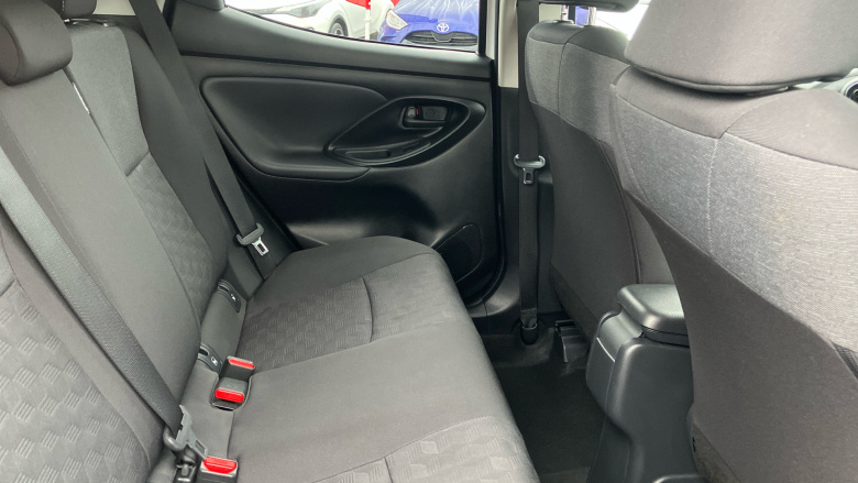 Toyota Yaris 1.5 Hybrid Design 5dr CVT Hybrid Hatchback